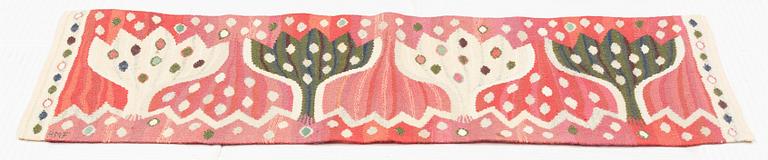 Ann-Mari Forsberg, vävnad, "Röd Crocus", gobelängvariant, ca 75 x 33 cm, signerad AMF.