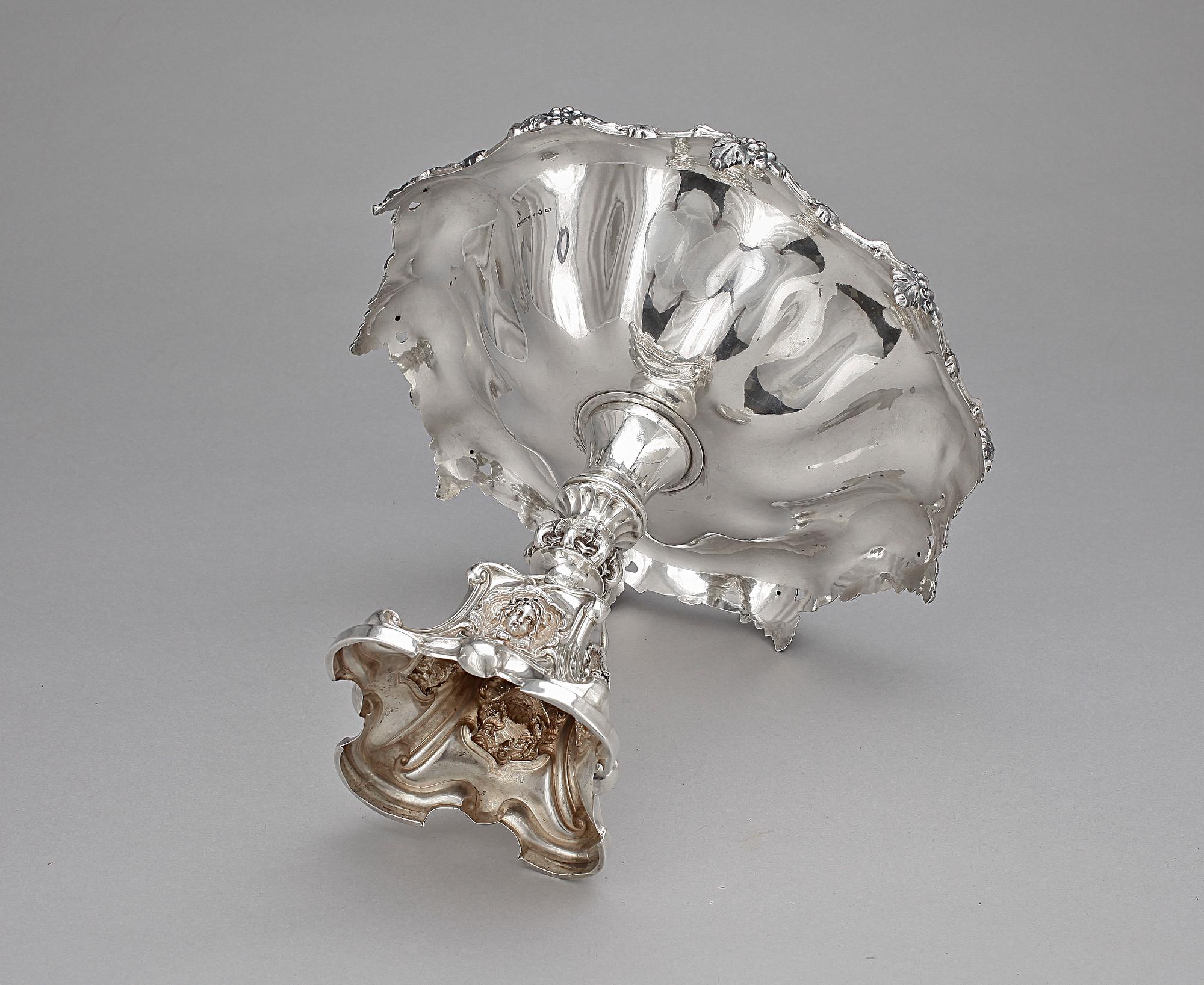 UPPSATSSKÅL, silver, nyrokoko, Lars Larson & Co, Göteborg, 1861. Tot vikt ca 947g.