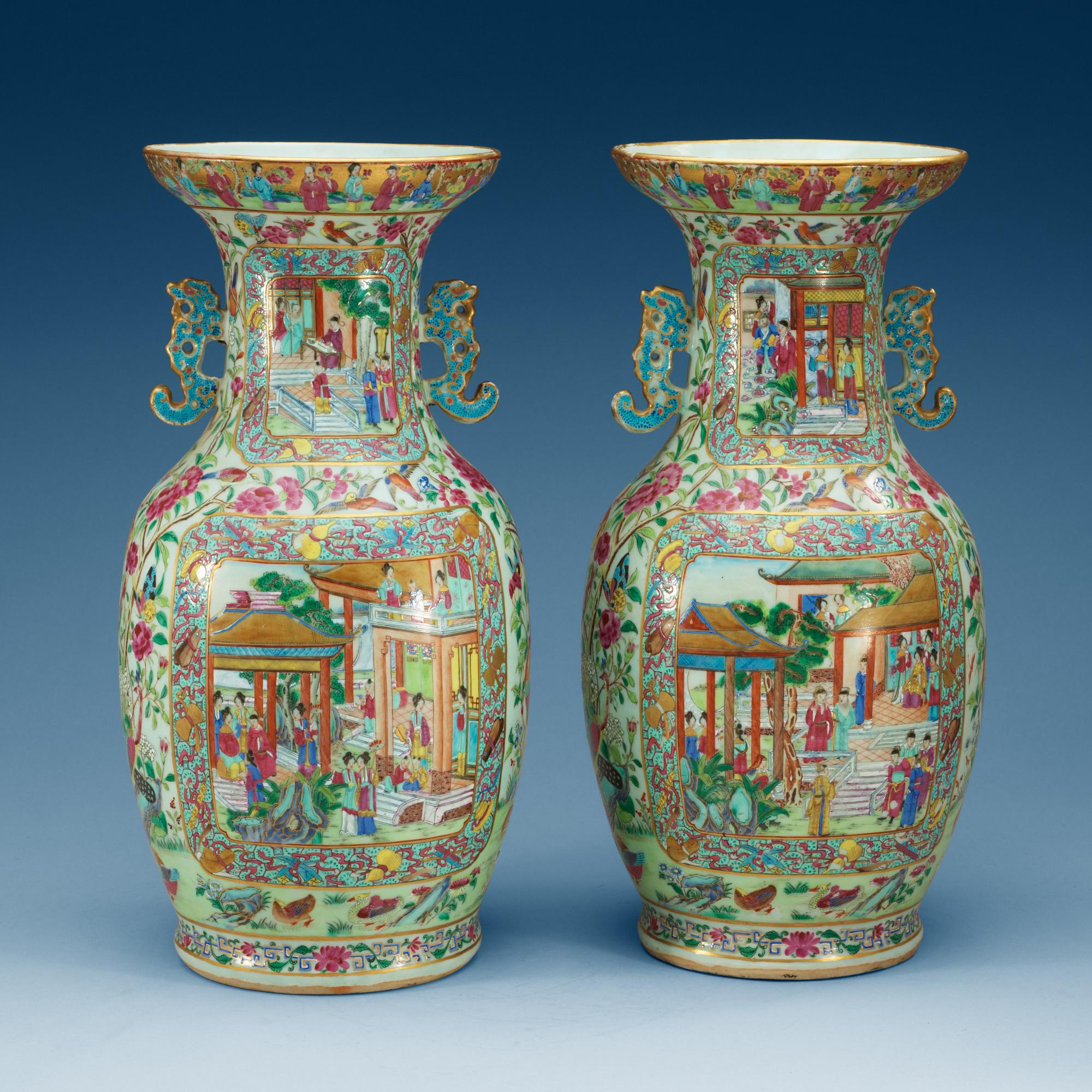 A pair of famille rose Canton vases, Qing dynasty, 19th Century.