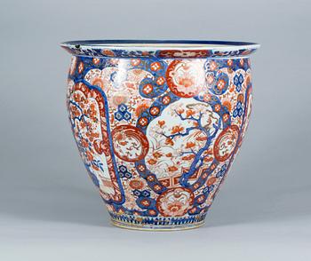 YTTERFODER, porslin, Imari, bär signatur. 1800/1900-tal.