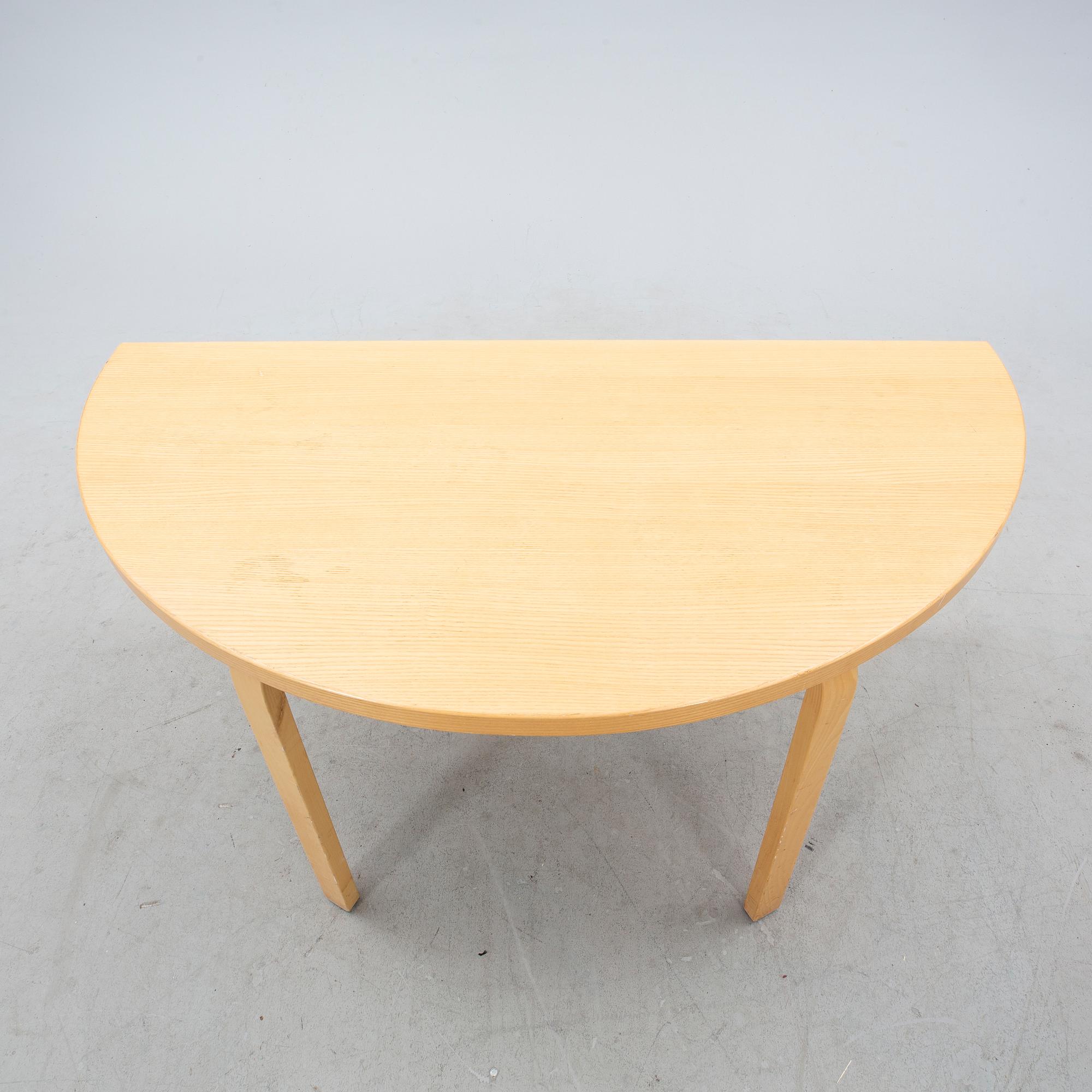 Alvar Aalto, bord modellnr 95, Finland 2000-tal.