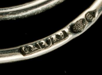 HÄNGE, silver, Georg Kaplan, Stockholm, 1951. Vikt 8 g.