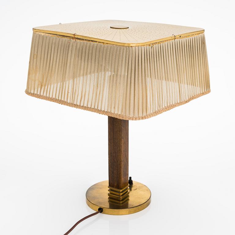 Paavo Tynell, A mid 20th century '5066' desk lamp for Taito Oy, Finland.