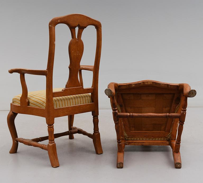 KARMSTOLAR, 1 par, senbarockstil, 1800-talets andra hälft.