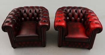 FÅTÖLJER, 1 par, Chesterfield-modell, England, 1900-talets andra hälft.