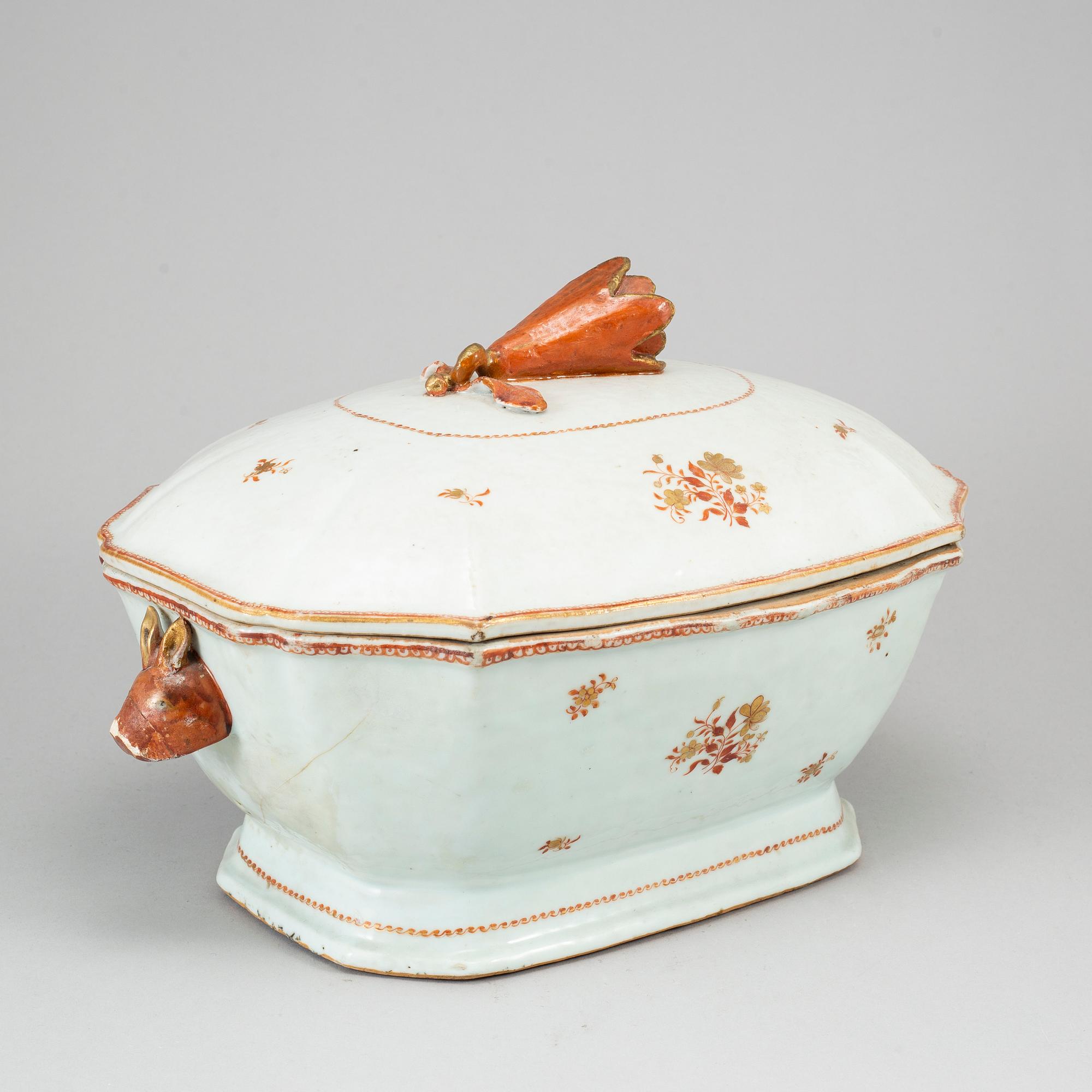 An enamelled tureen with cover, Qing dynasty, late 18th Century.