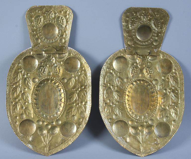 LJUSPLÅTAR, ett par, mässing, 1900-talets första hälft.