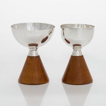 Anna-Greta Eker, a silevr cream jug and sugar bowl on a mahogany base, Auran Kultaseppä, Turku 1962.