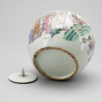 URNA MED LOCK, porslin, Kina, 1800-tal.