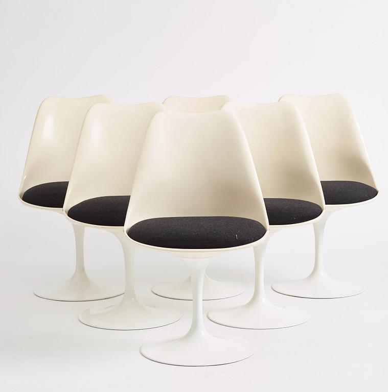 Eero Saarinen, a "Tulip", dining table and 6 chairs, Knoll International, 1960-70's.