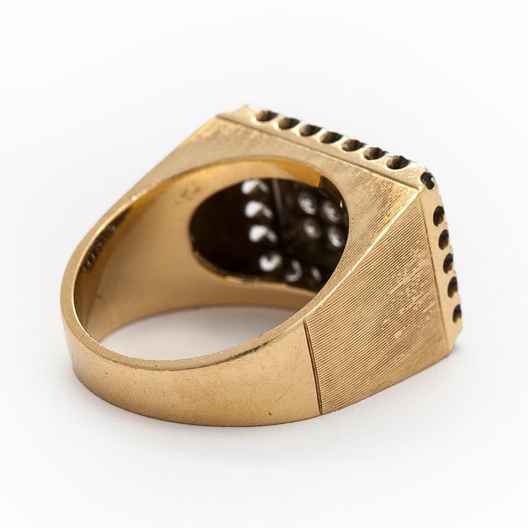 Ring, 18K guld och diamanter.