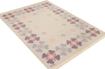 Ilsalestalon Mattolutomo, a flat weave carpet, Finland, c. 228 x 170 cm.