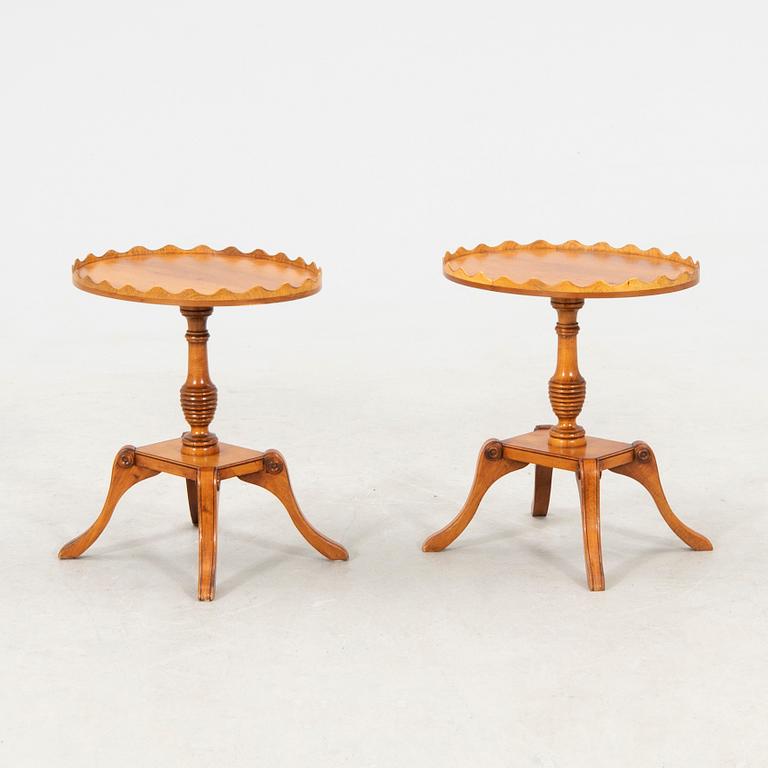 Side tables, a pair of modern manufacture.