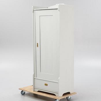 Klädskåp, 1900-talets början.