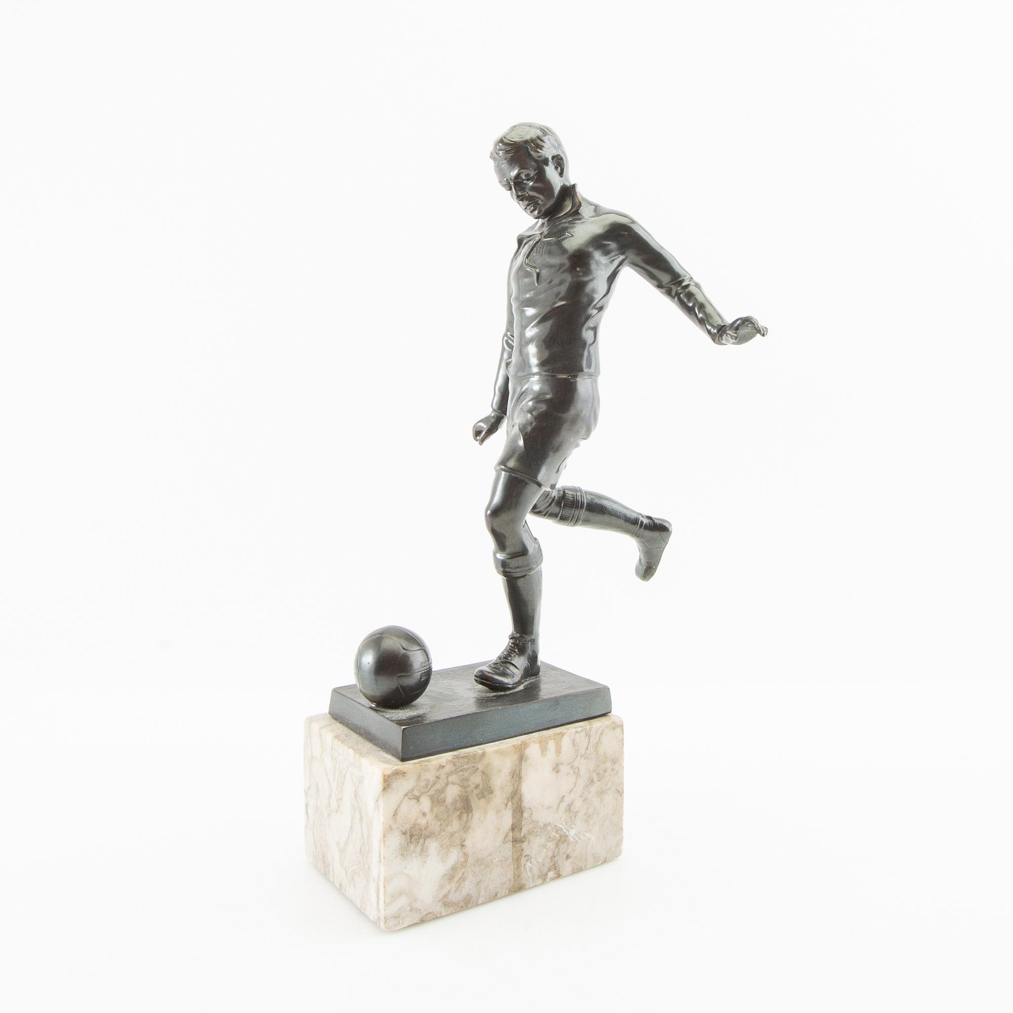 Unknown artist 20th century, sculpture Football player.