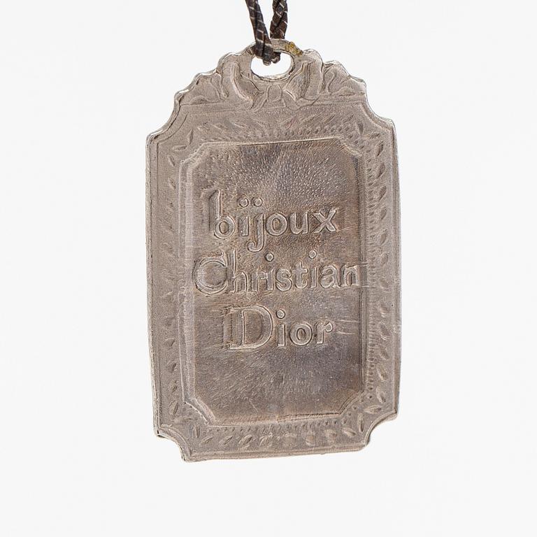 Christian Dior, Helminauha, 3-rivinen, lasihelmiä ja hopeaväristä metallia. Merkitty Chr.Dior 1962.