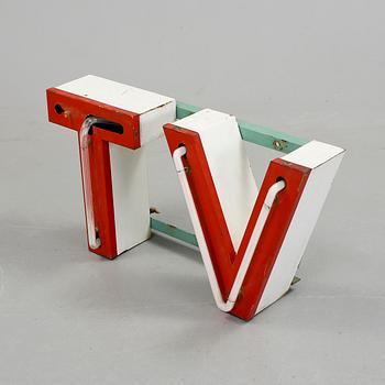 SKYLTBOKSTÄVER MED NEONRÖR, "TV", 1900-talets mitt.