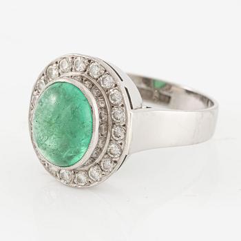 Ring in 18K white gold set with a cabochon-cut emerald and round brilliant-cut diamonds.