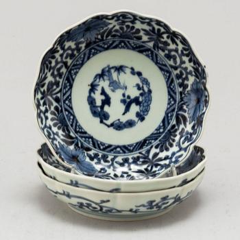 Three Japanese porcelain dishes, late Meiji Period.