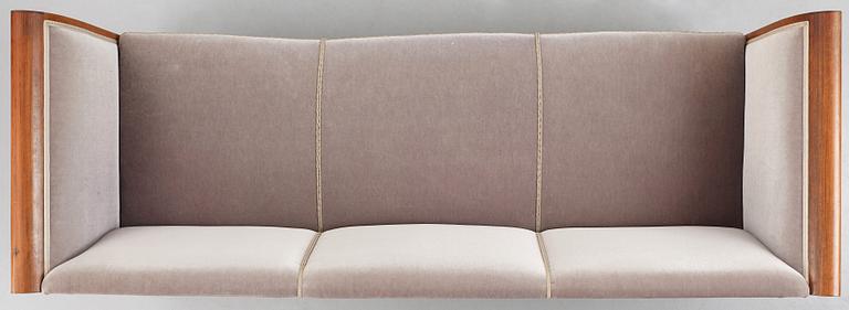 Swedish Grace, soffa, 1920-30-tal, enligt uppgift vinst i Stockholm Stads hantverkslotteri 1920-tal.