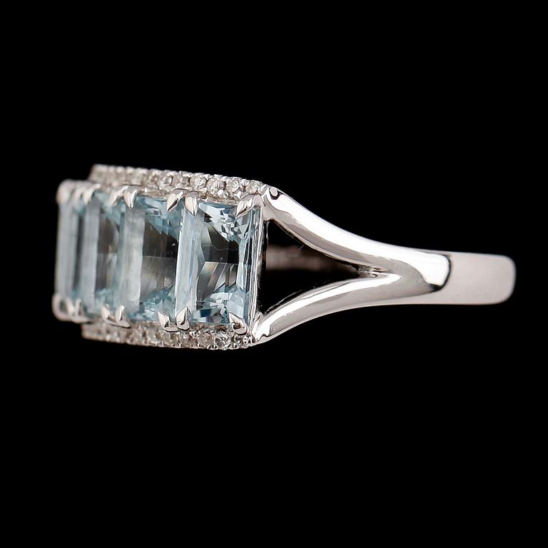 RING, 18 k vitguld, akvamariner och briljantslipade diamanter. Vikt ca 6,1 g.