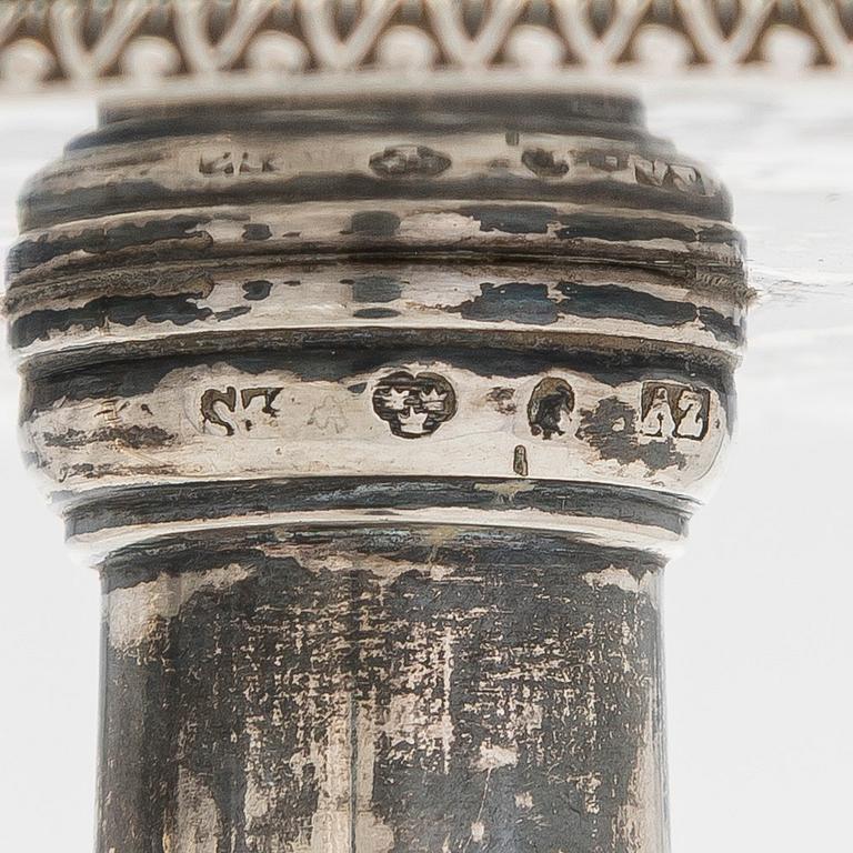 Pehr och Adolf Zethelius, kandelabrar, ett par, silver, Stockholm 1797 och 1824. Empire.