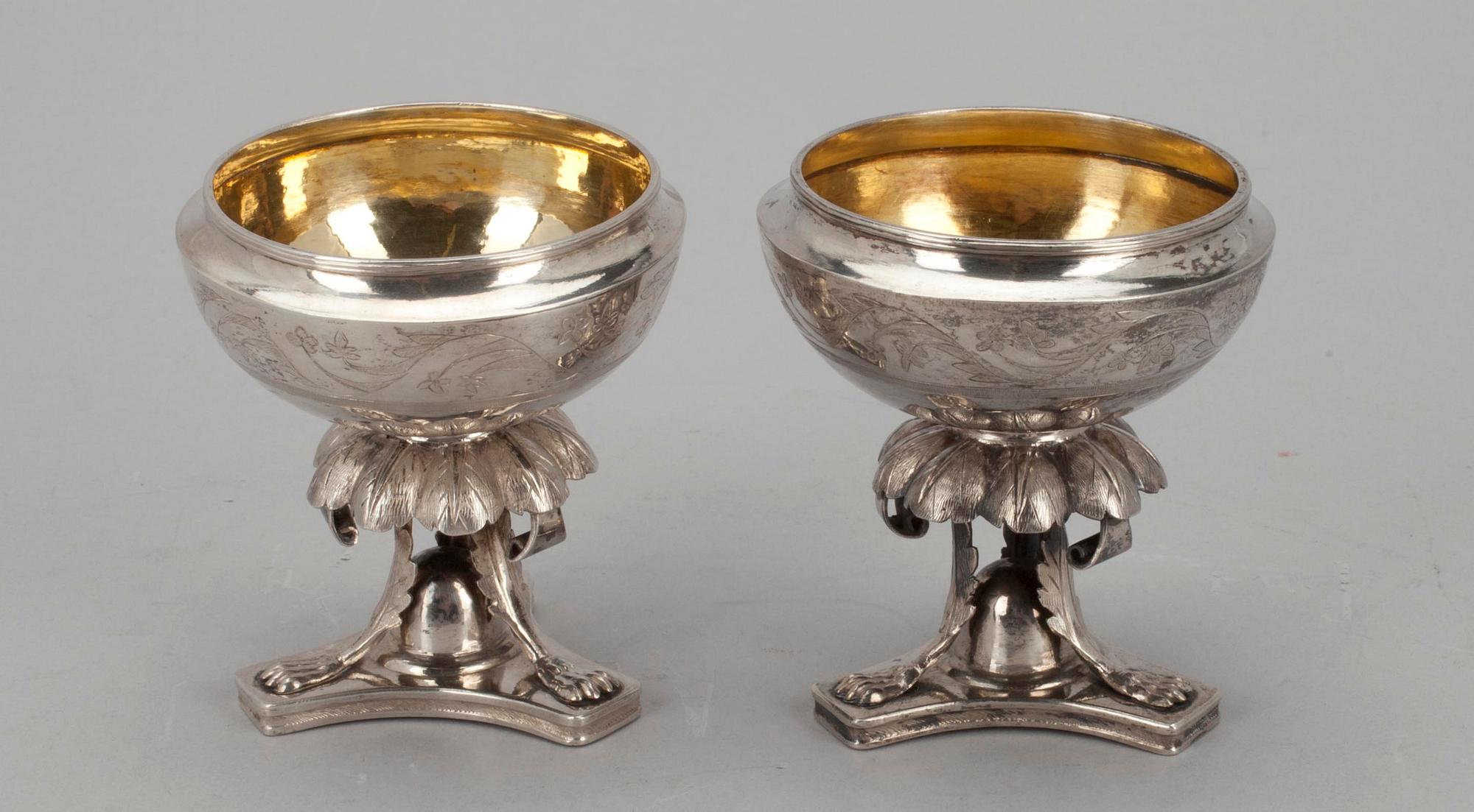 SALTKAR, ett par, silver, empire, Finland/Sverige 1810-30. Ostämplade. Vikt 147 g.