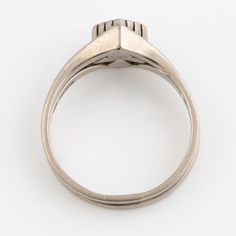 Rings, two pieces, 18K white gold with small eight-cut diamonds.