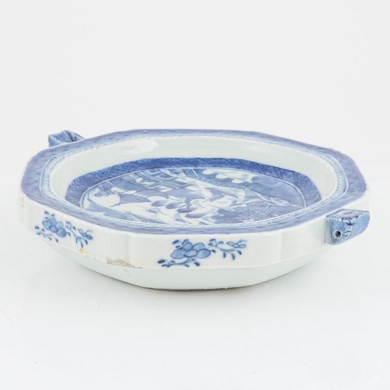 A blue and white hot water dish, Qing dynasty, Jiaqing (1796-1820).