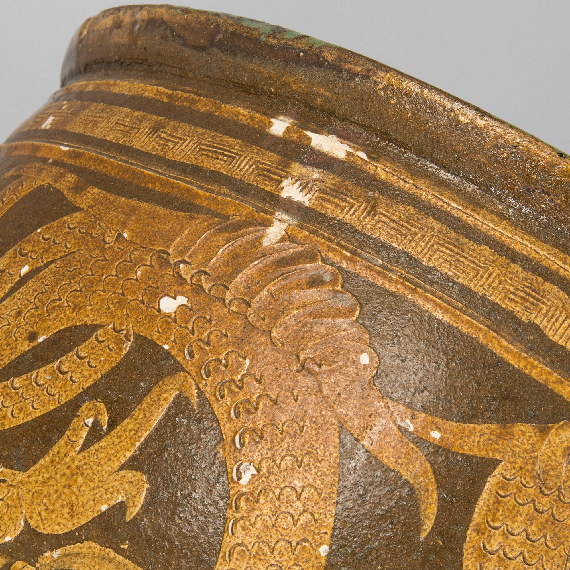 Lattiaruukku, keramiikkaa. Kiina, 1900-luku.