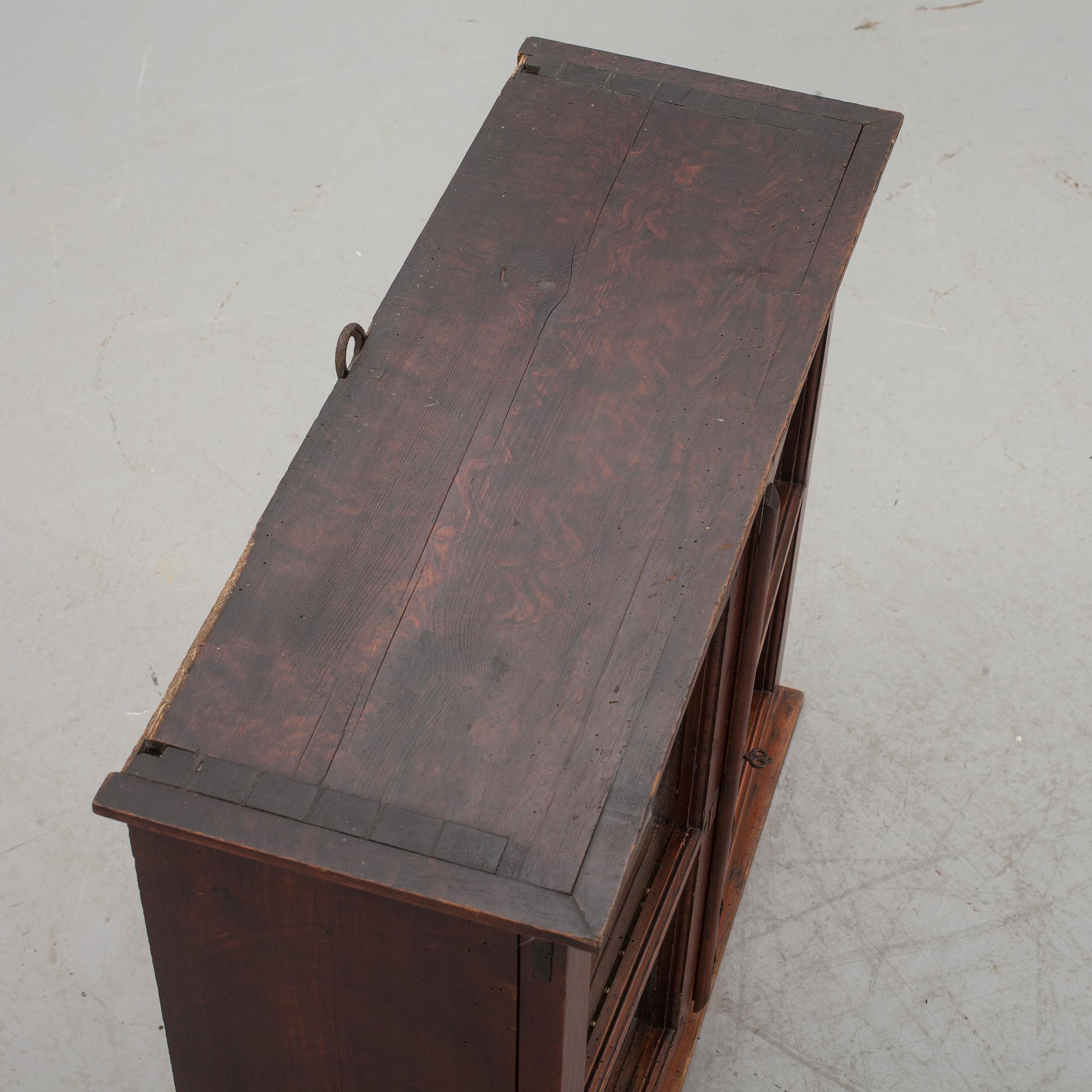 VÄGGSKÅP, 1800-tal.