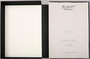 PABLO PICASSO, mapp med facsimilskisser "Guernica". Begränsad svensk utgåva till 298, 1990.