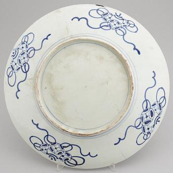 A large enameled dish, Japanese, meiji (1868-1912).