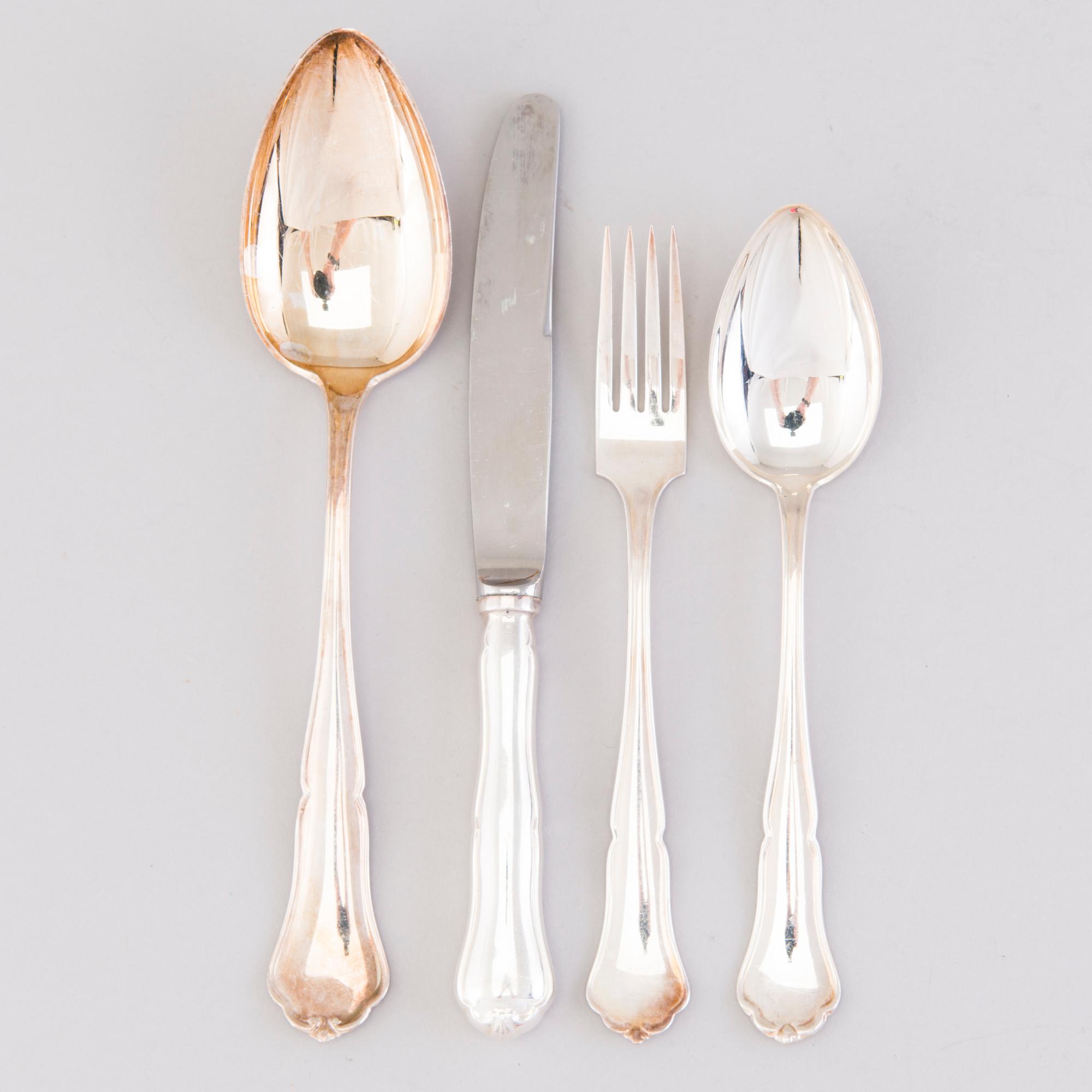 ATERINSARJA, n. 112 osaa, hopeaa, "Chippendale", Kultakeskus, Hämeenlinna 1983. Puulaatikossa.