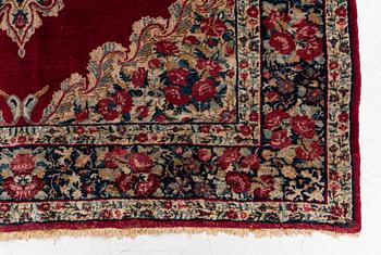 Rug, semi-antique Kirman, approx. 204 x 127 cm.