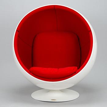 Eero Aarnio, a 'Ball Chair' for Adelta, 2008.