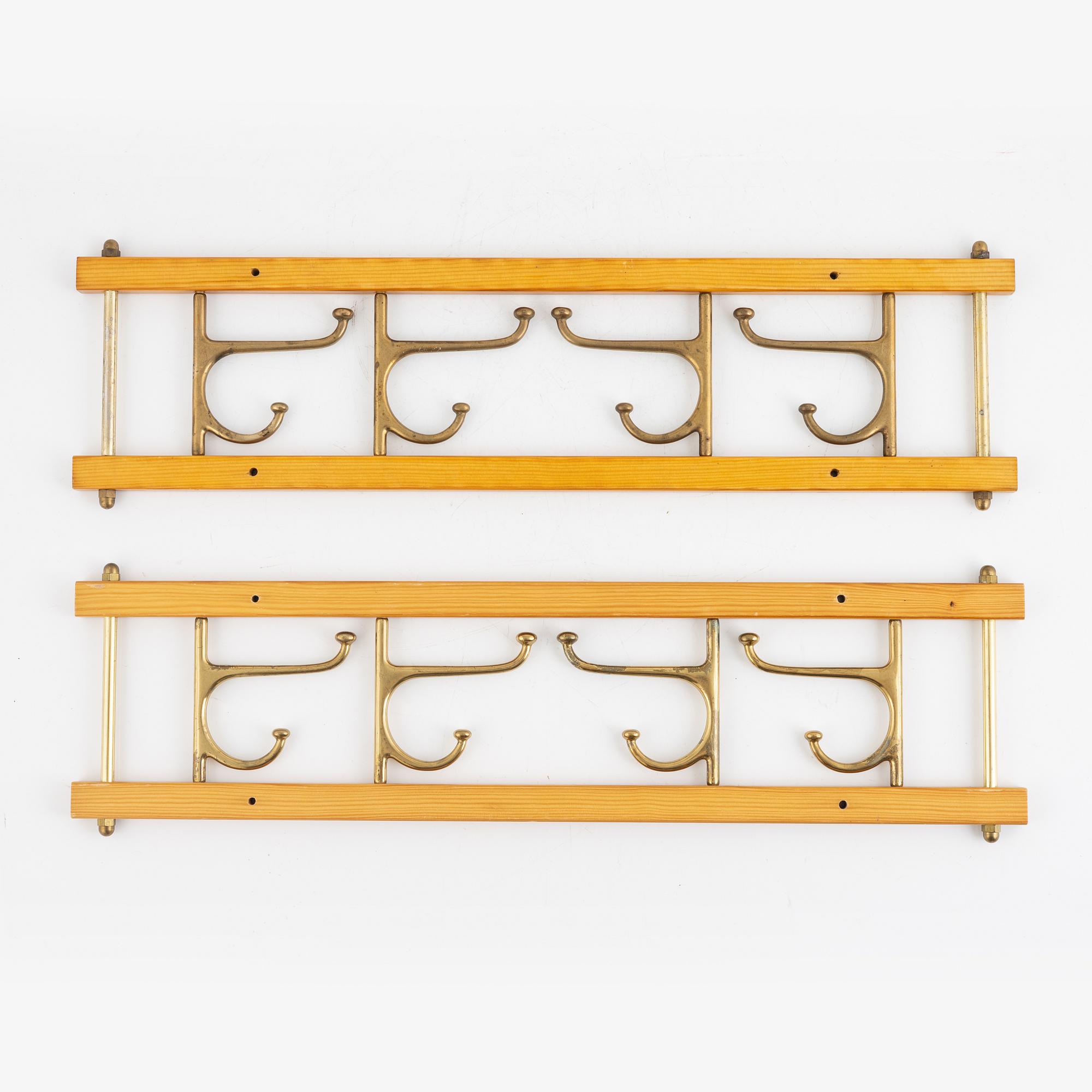 Klädhängare, ett par, "Dekorativ", Skoglunds metallgjuteri, Anderstorp, 1900-talets mitt.