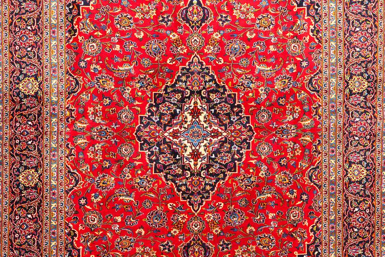 A Keshan carpet, c. 405 x 300 cm.