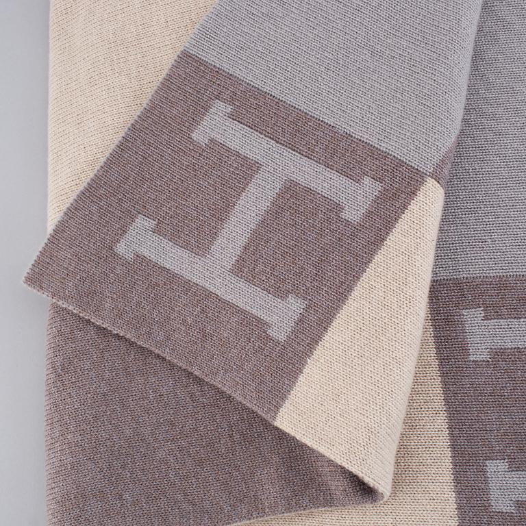 Hermès, cashmere throw blanket.