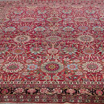MATTO, a semi-antique Kerman Laver, ca 408,5 x 310 cm.