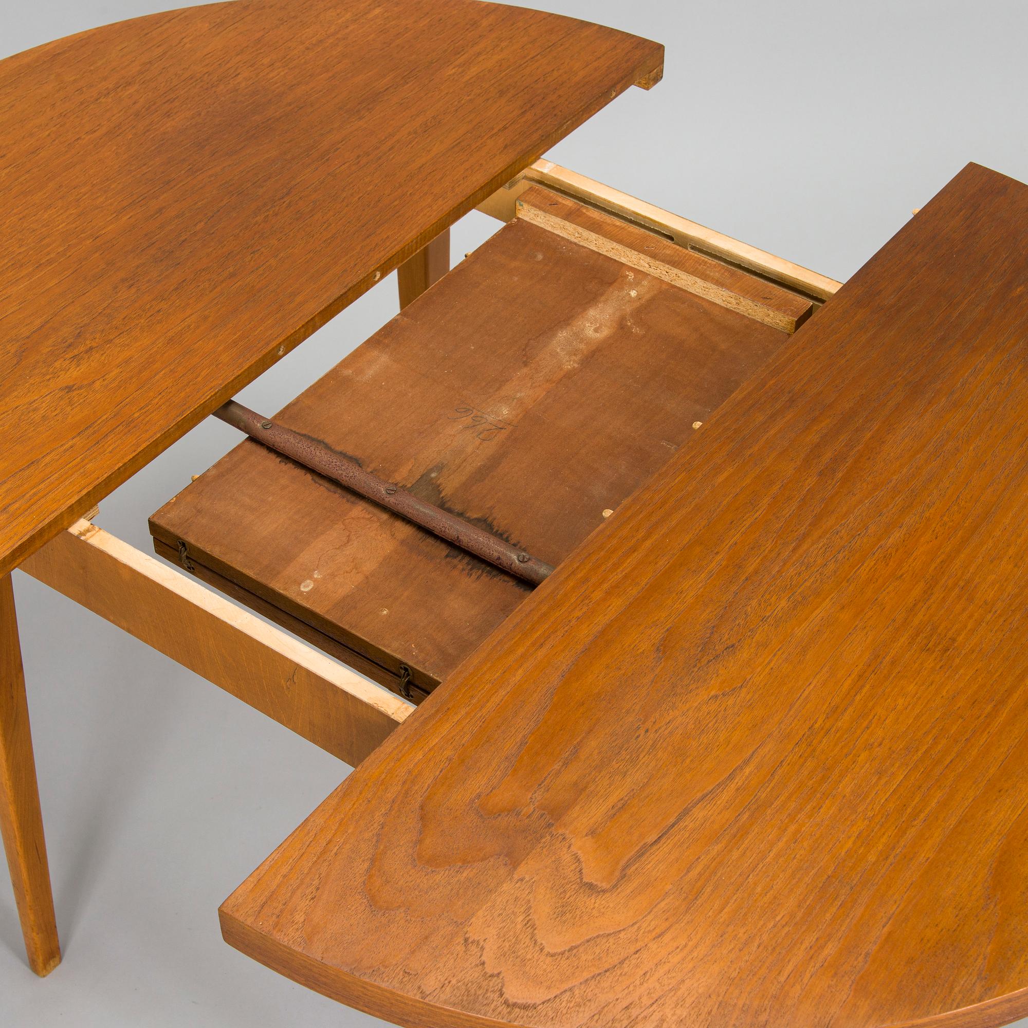 Pöytä, 1900-luvun puoliväli.