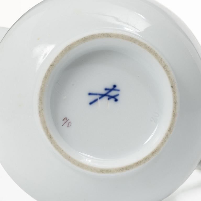 Meissen, Tea and coffee service, approx. 93 pieces, porcelain, “Meissen Rose” (Rote Rose/Meissener Rose).