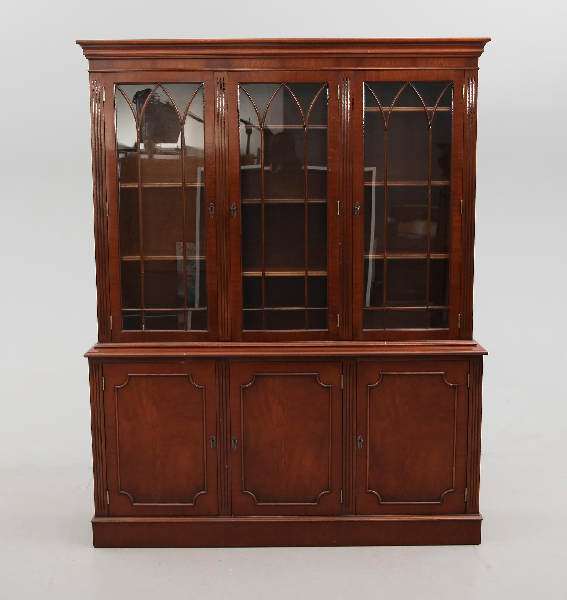 BOKSKÅP, England, 1900-talets andra hälft.