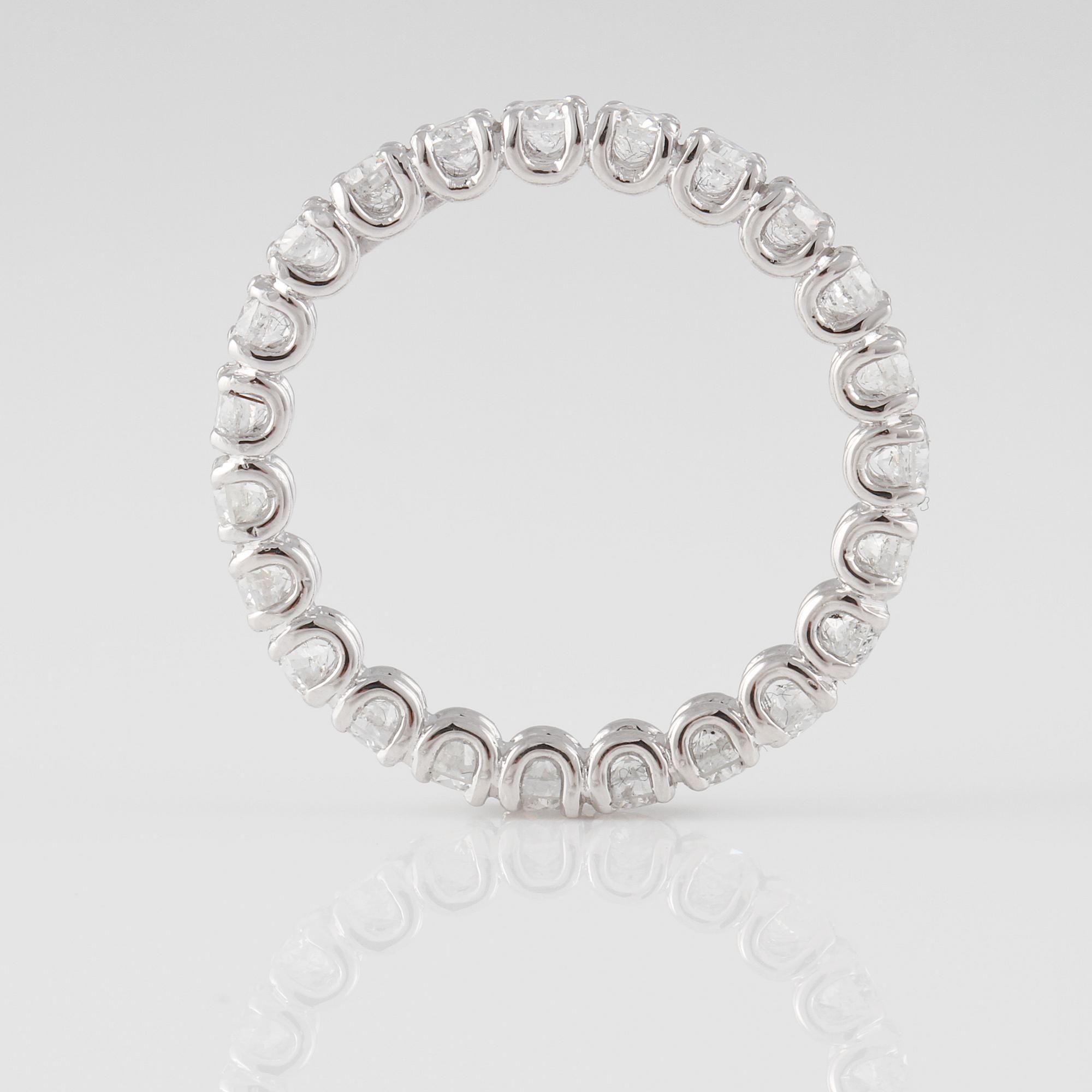 RING, 18K vitguld med briljantslipade diamanter ca 1.93 ct. Vikt 2,6 gram.
