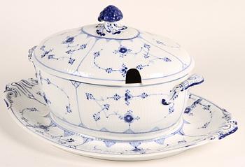 TERRIN MED LOCK OCH FAT, porslin, "Musselmalet", Royal Copenhagen.