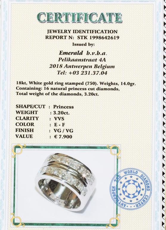 RING, 18k vitguld, prinsesslipade diamanter 3.20 ct. Total vikt 13.2 g.