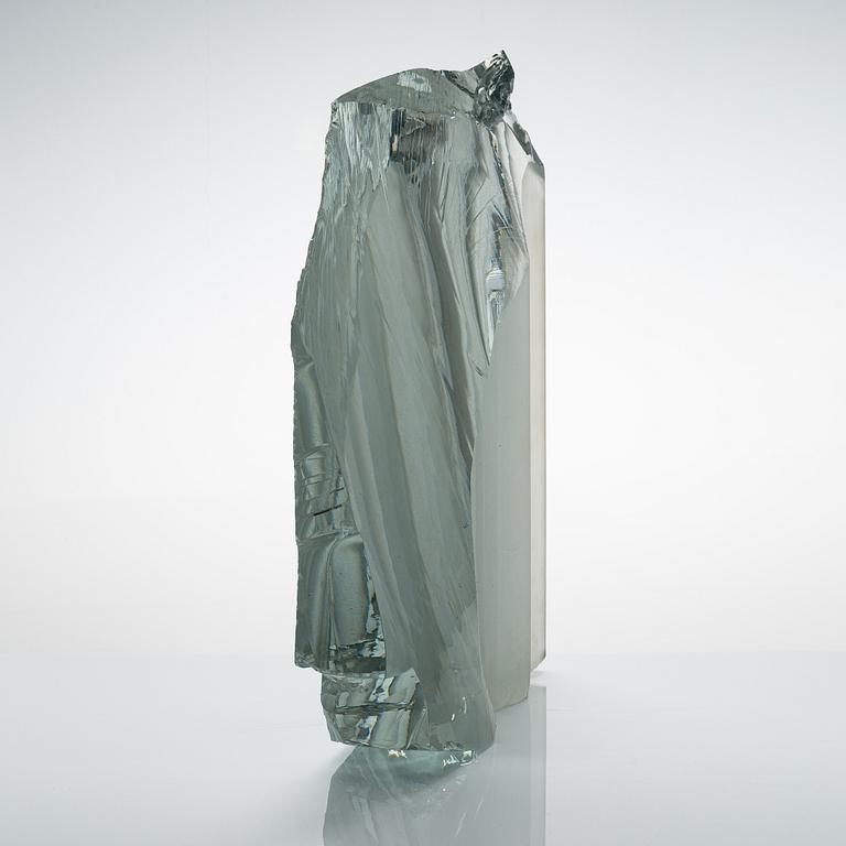 Timo Sarpaneva, skulptur, serien Glass age, "Namnlös" signerad Timo Sarpaneva 1983. Iittalan/Toijalan kivivenveistämö.