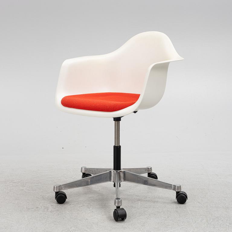 Charles & Ray Eames, a "Pacc" swivel chair, Vitra, 2010.