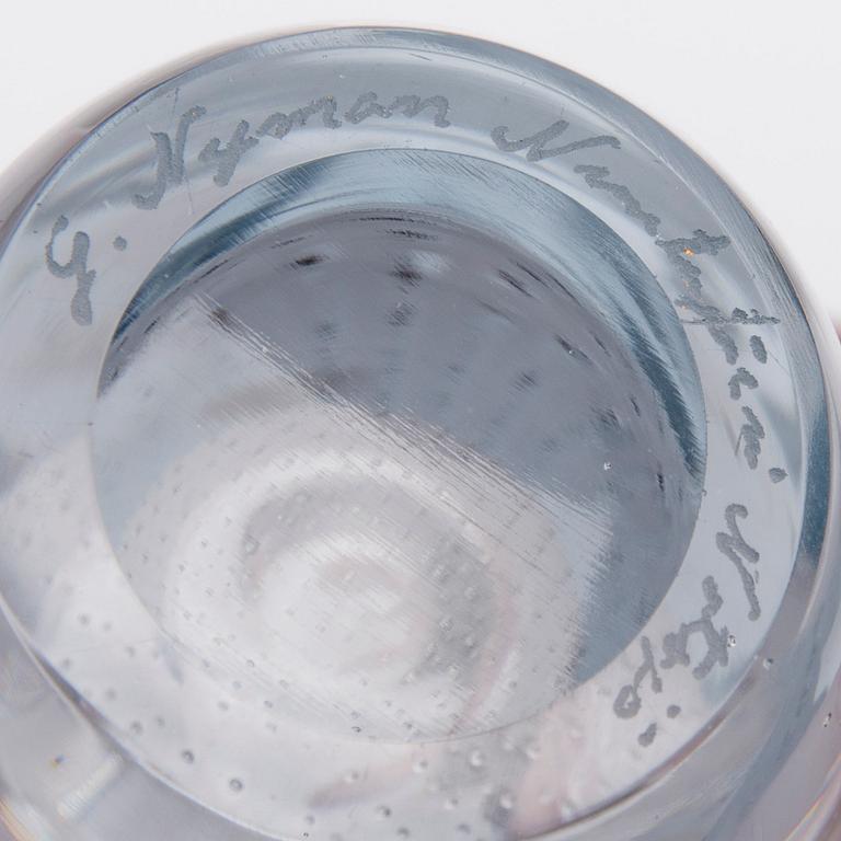 VAS, glas, "Brudslöja", signerad G. Nyman, Nuutajärvi Notsjö.