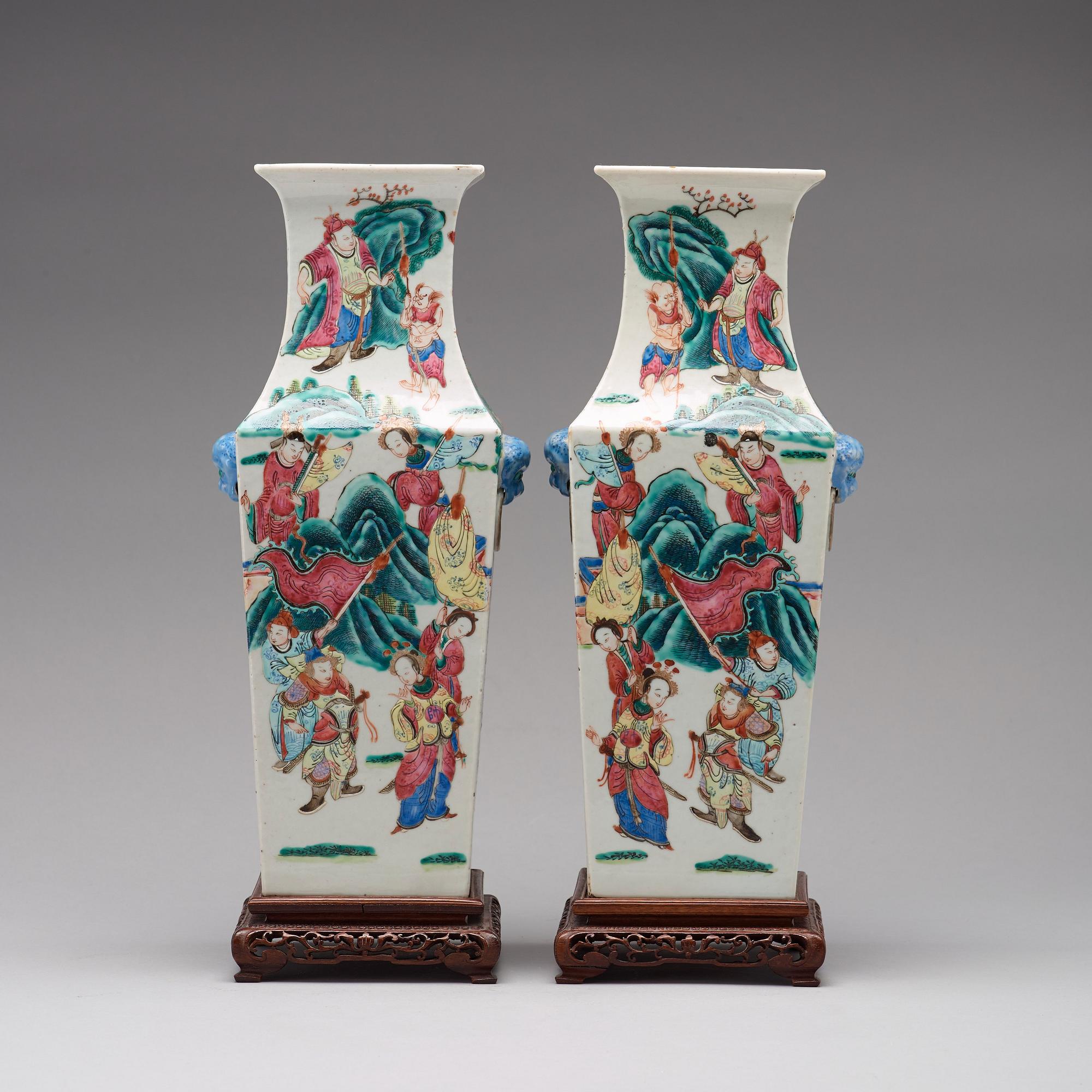 VASER, ett par, porslin. Qing dynastin, 1800-tal.